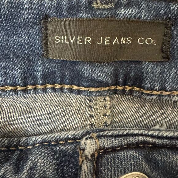 Silver Jeans Co. Suki Capri Jeans Dark Wash Lightly Distressed Size 34 - Picture 3 of 5